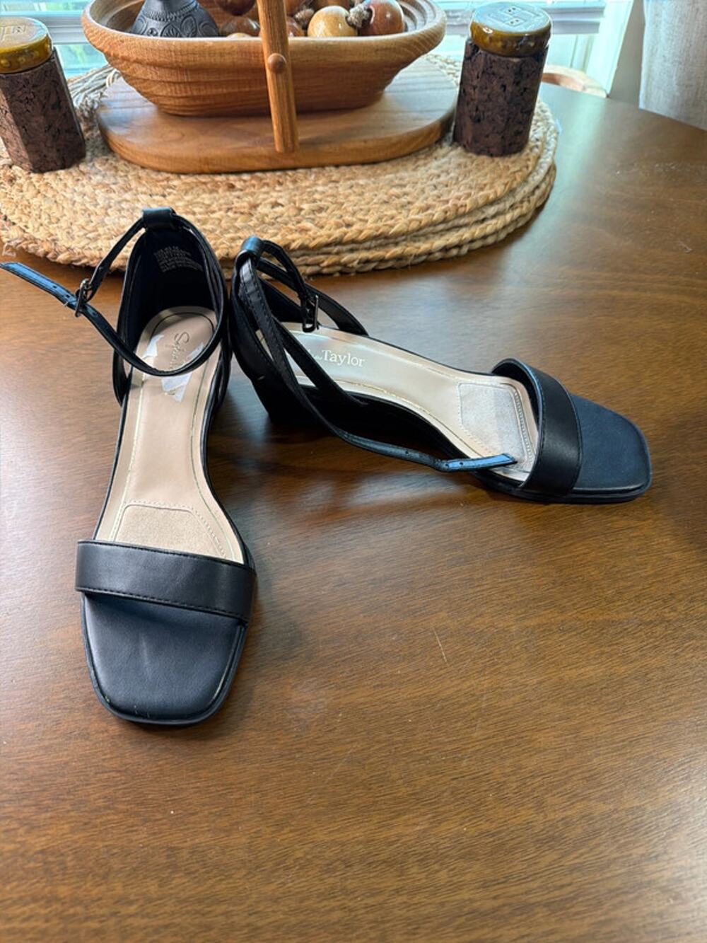 Sophia Taylor, black wedge sandals 6 534